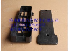 WG9925771005，6,重汽豪沃A7右过线保护盒盖及体,济南鹏翔汽车配件有限公司