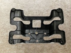 DZ14251880088,右前安装支架Right front mounting bracket,济南向前汽车配件有限公司