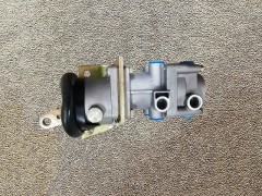 AZ9100360040,Total brake valve,济南向前汽车配件有限公司